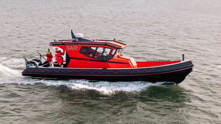 LarsenB 38 PRO HDPE patrol and SAR boat underway