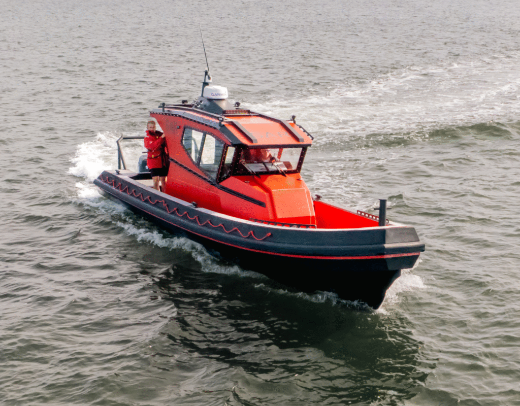 Larsen 38 PRO HDPE workboat deck layout render